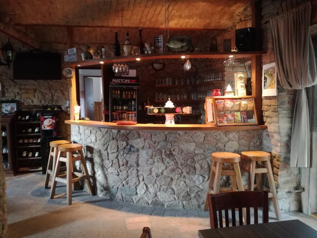 Restaurace A Penzion U Lva Karlštejn Exterior foto